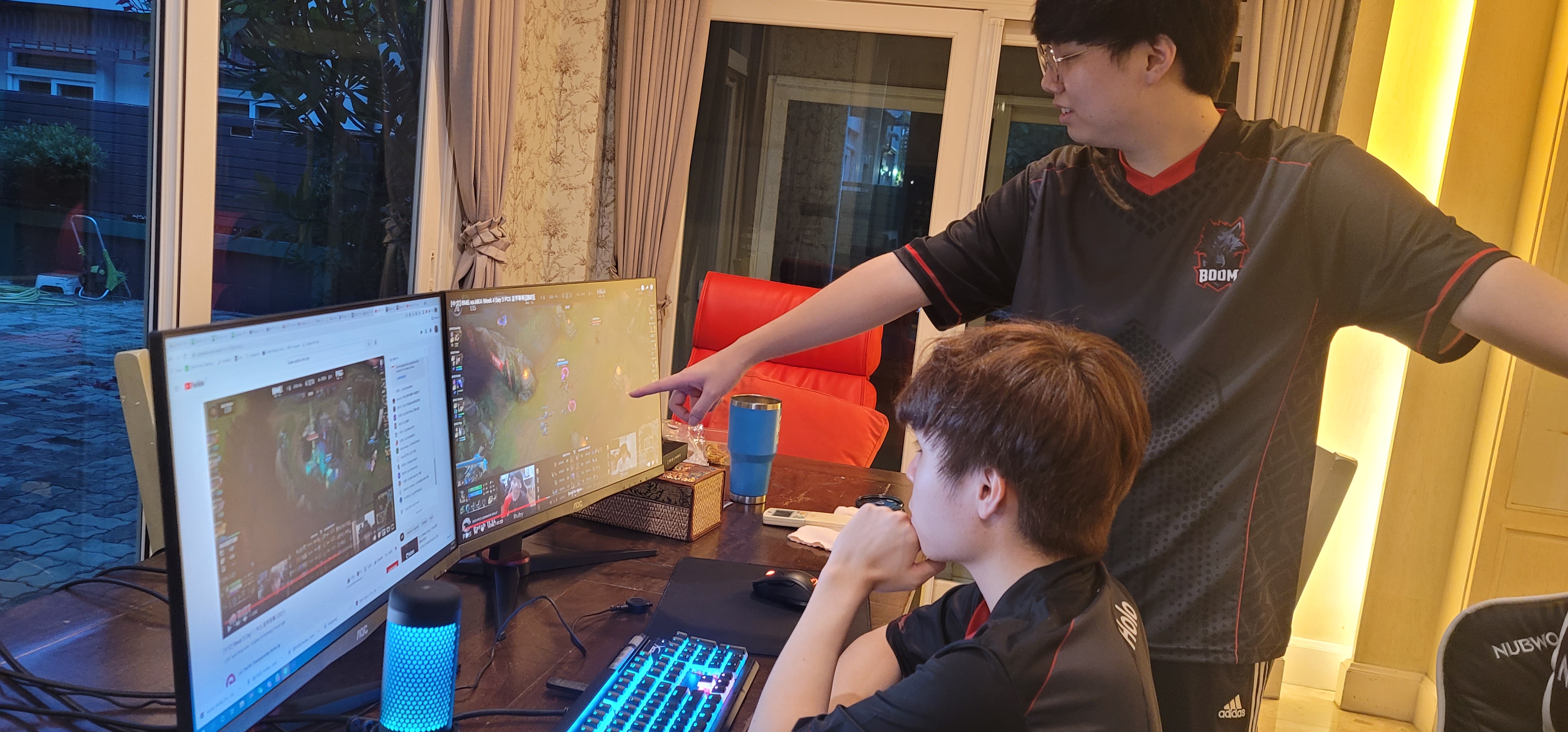 Team in the gaming house between matches