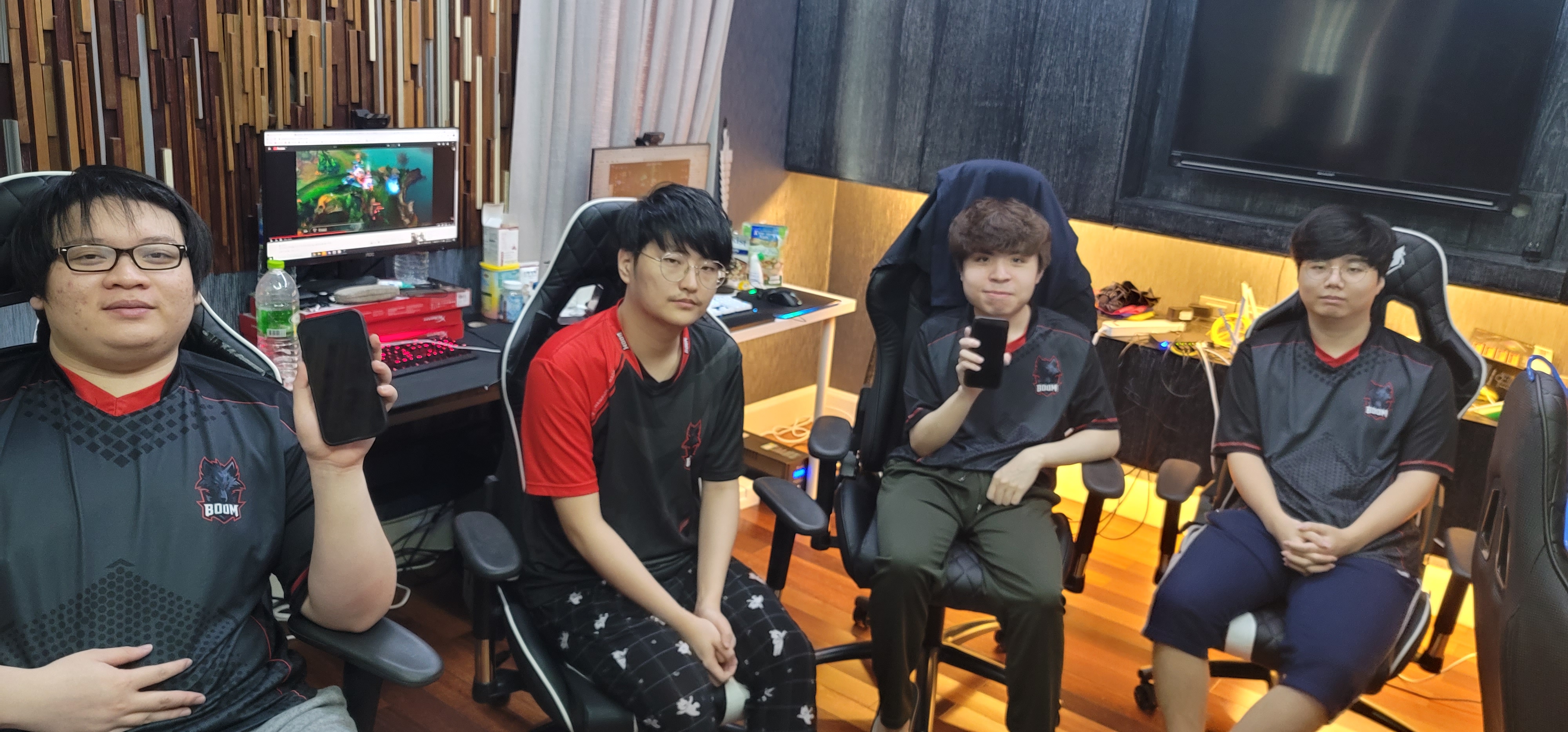Players reviewing match footage in the gaming house